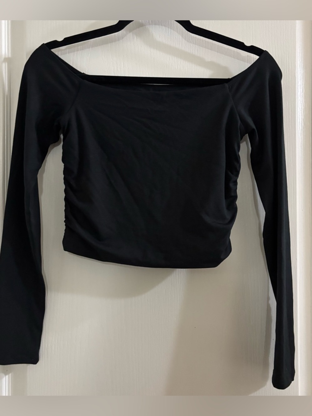 Hollister Black Off-Shoulder Long-Sleeve Crop Top